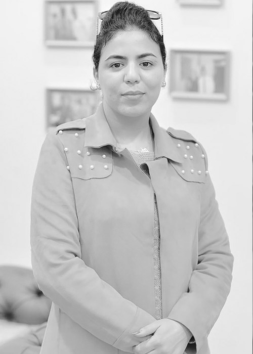 مريم لويزي، مسؤولة إدارية ومالية